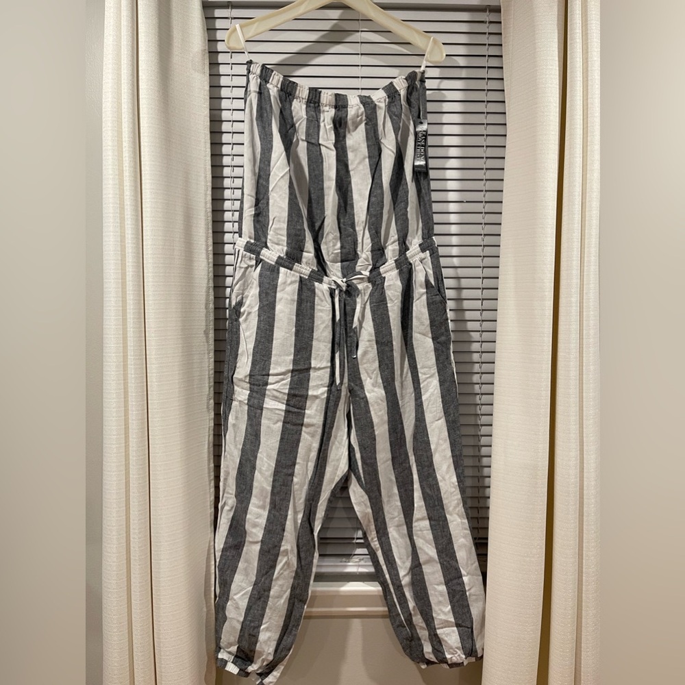 Grey and white sleeveless jumpsuit from NY&Co